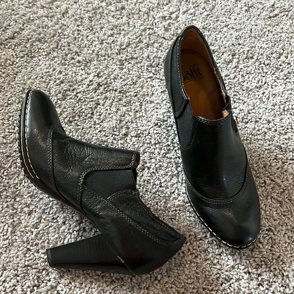 NWOT Booties